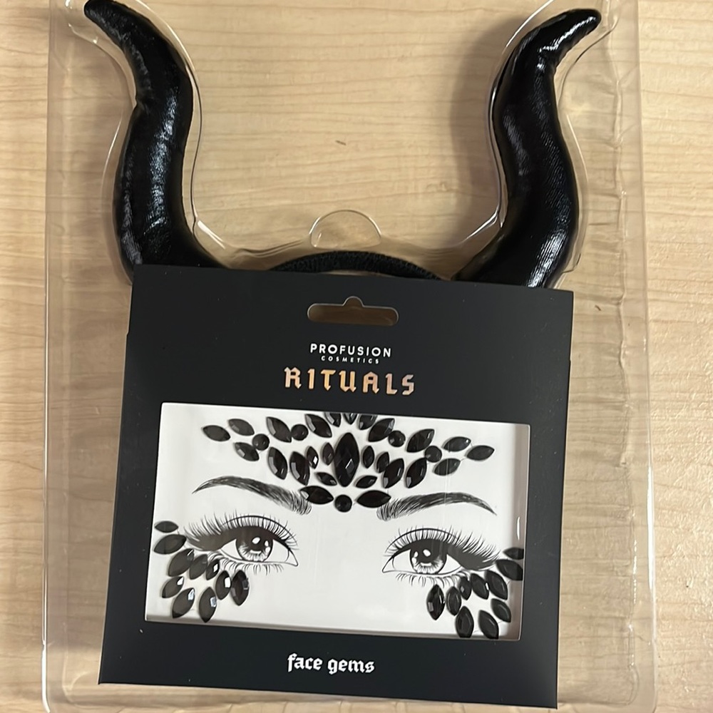Headband horns and face gems, they are still new and have not been used at all.